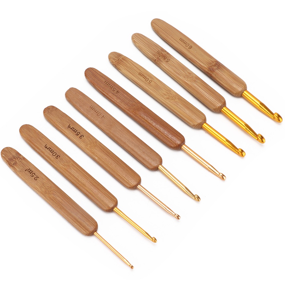 Wooden Crochet Hooks Ergonomic Handle - 8-teiliges Häkelnadel-Set, Größen 2,5–6 mm, goldfarbener